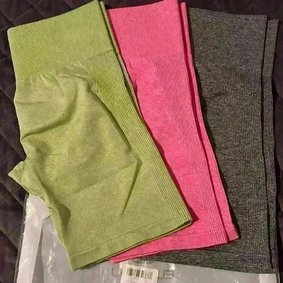 Women’s EUYZOU short - Picture 2 of 5